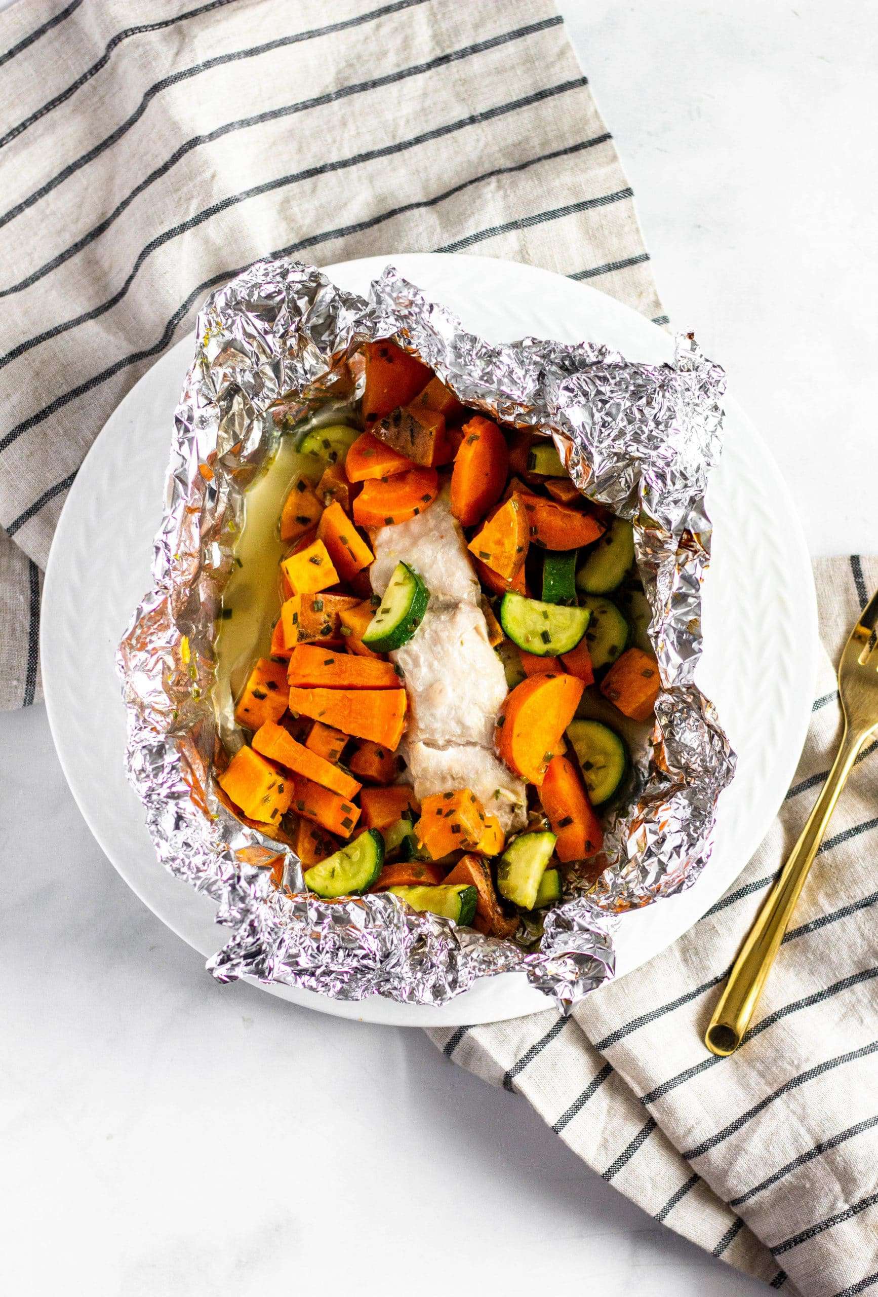 Easy Baked Fish in Foil Packets | Tara Rochford Nutrition #lowfodmap #foilpack #tararochfordnutrition