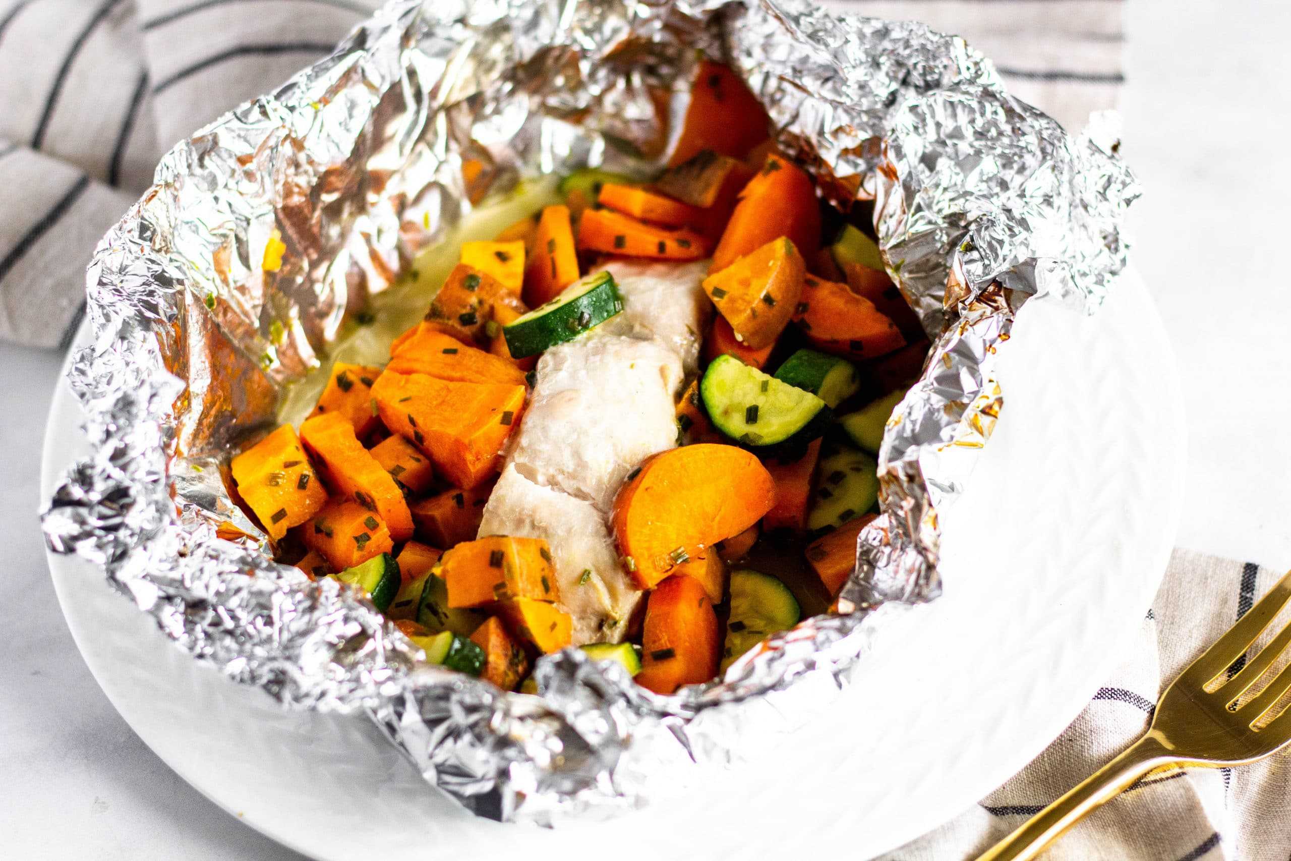 Easy Baked Fish in Foil Packets | Tara Rochford Nutrition #lowfodmap #foilpack #tararochfordnutrition