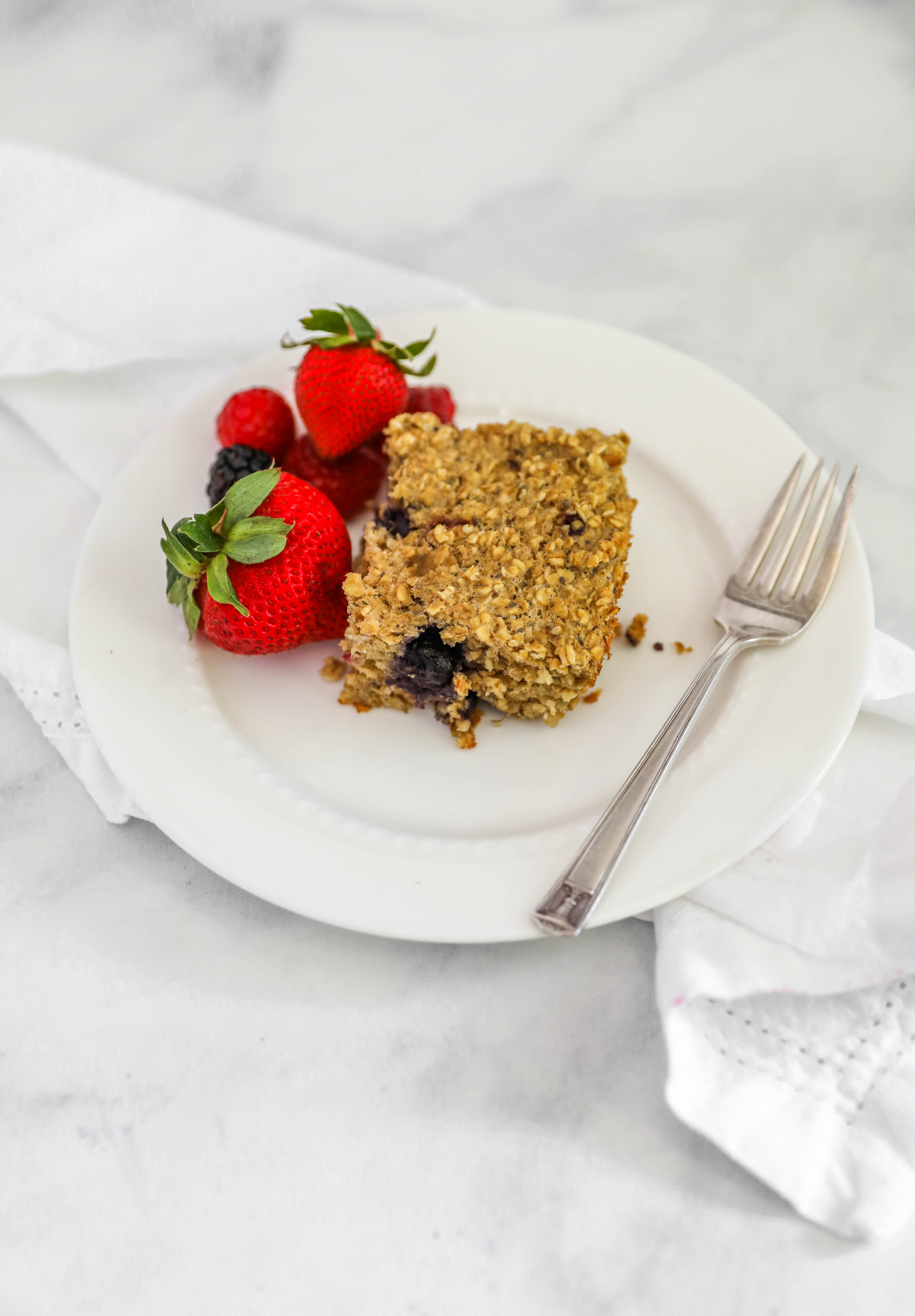 Berry Oatmeal Breakfast Bake #oatmealbake #healthybreakfast