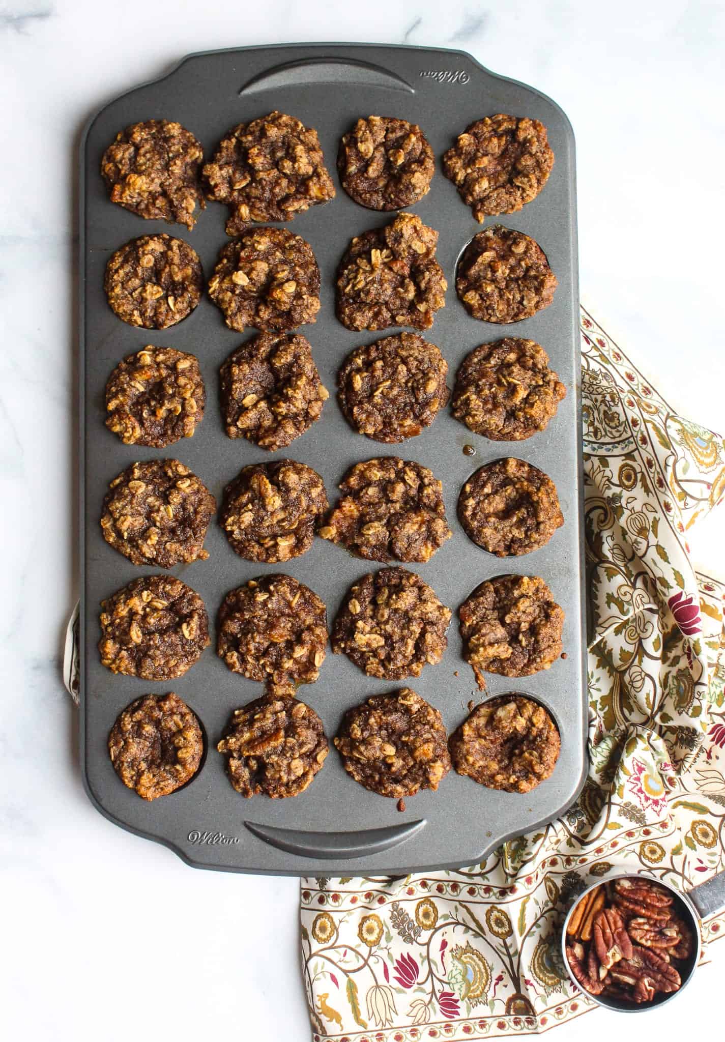 Maple-Sweetened Healthy Banana Oat Mini Muffins #glutenfree #dairyfree #Vegan #healthy #lowfodmap