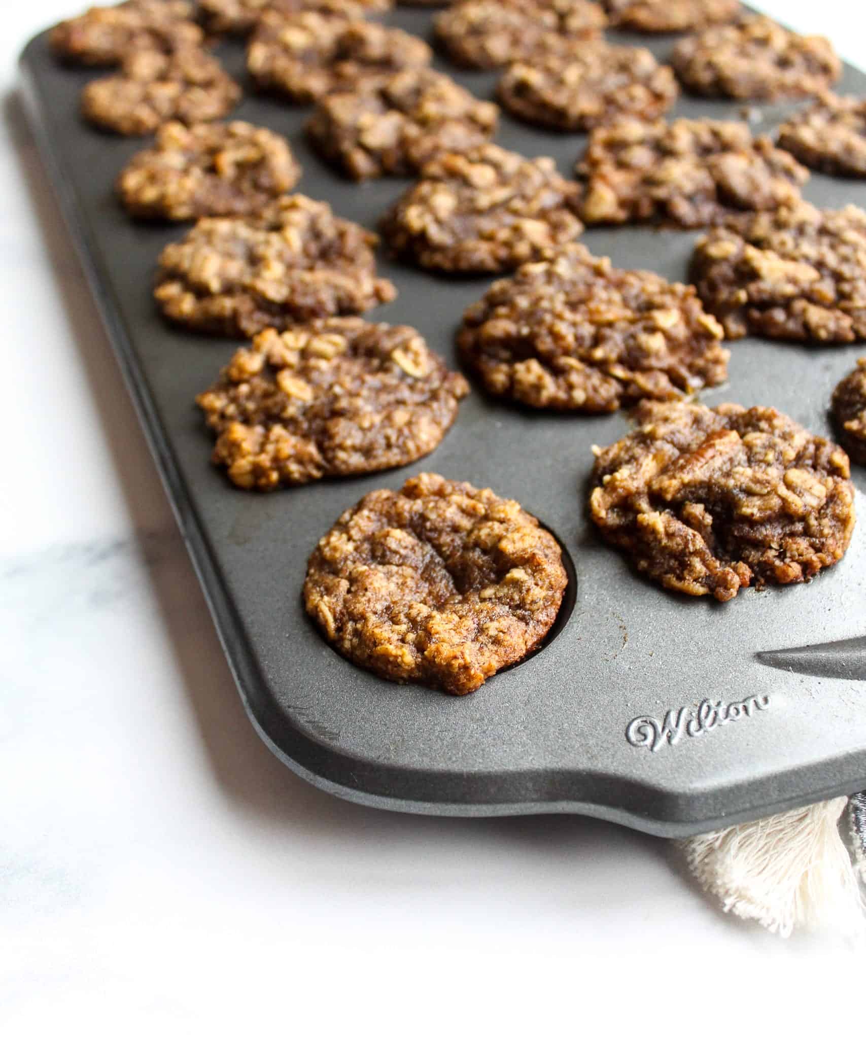 Maple-Sweetened Healthy Banana Oat Mini Muffins #glutenfree #dairyfree #Vegan #healthy #lowfodmap