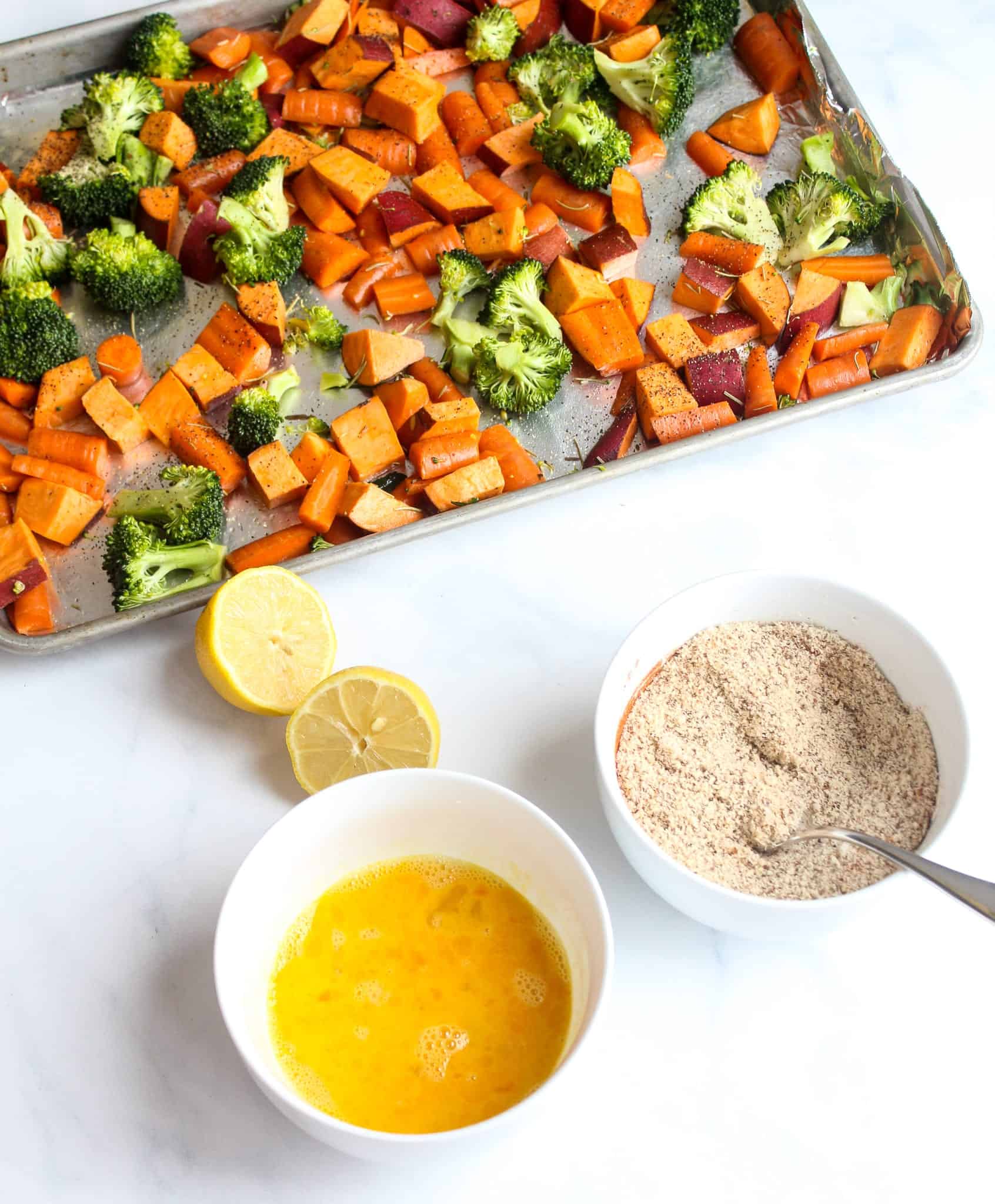 Sheet Pan Baked Almond Chicken Tenders and Roasted Vegetables #glutenfree #dairyfree #lowfodmap #healthydinner