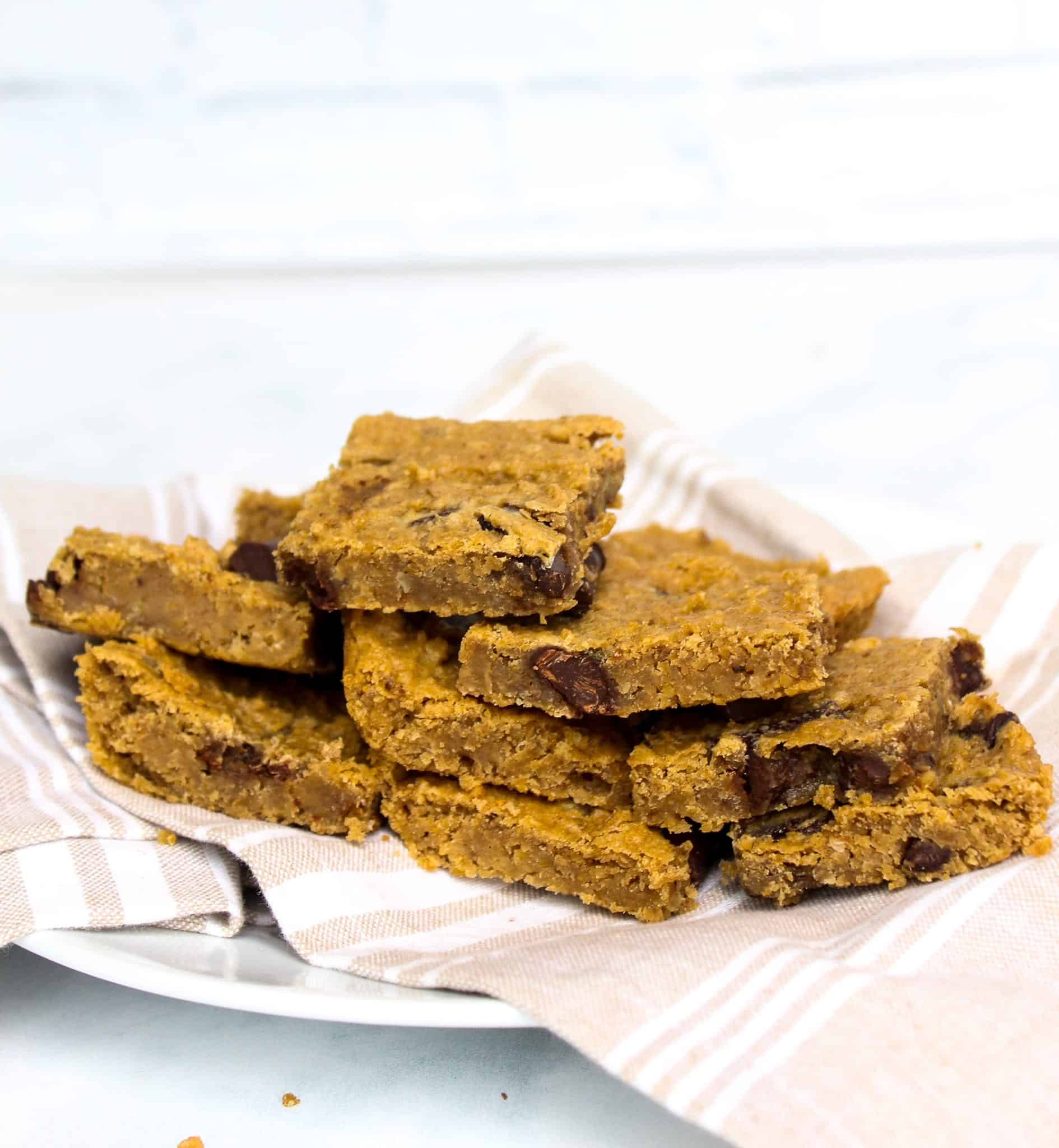 Chickpea Walnut Blondies - #glutenfree #grainfree #dairyfree #lowfodmap