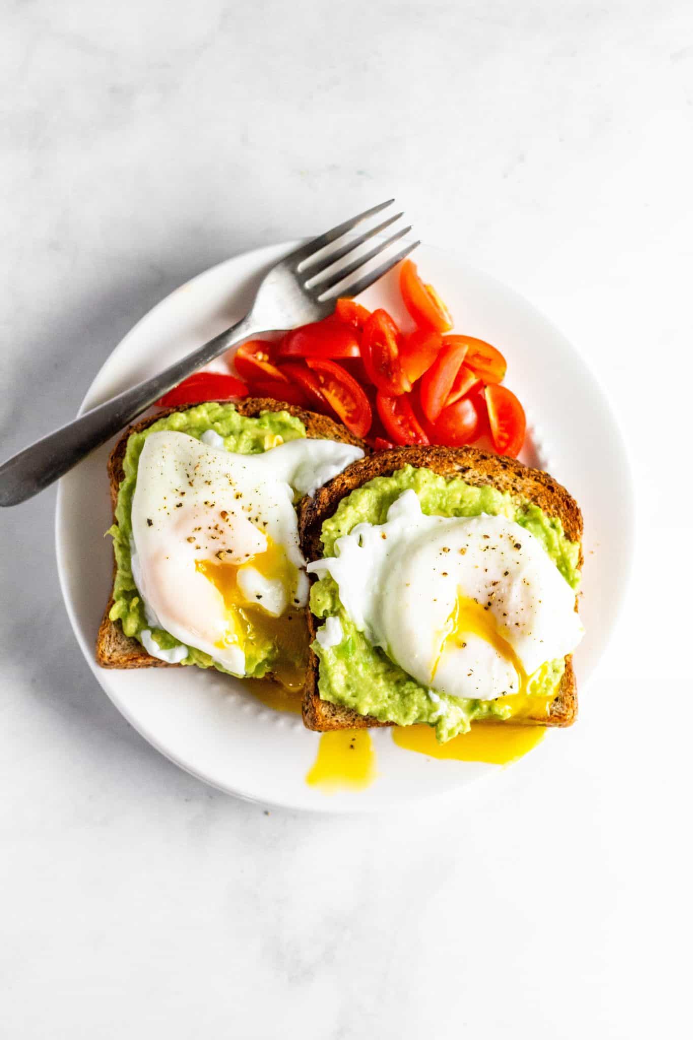 Smashed Avocado Toast with Poached Egg #brainhealth #tararochfordnutrition