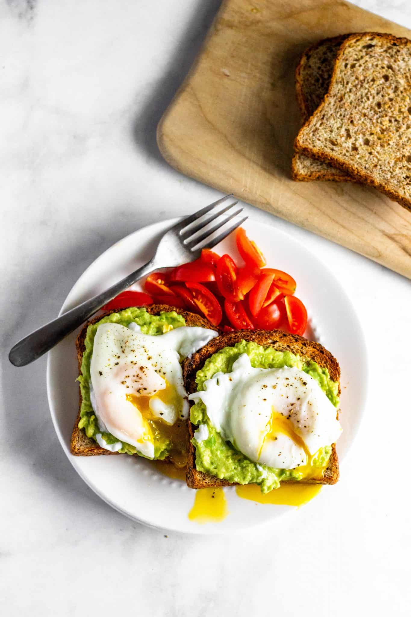 Smashed Avocado Toast with Poached Egg #brainhealth #tararochfordnutrition