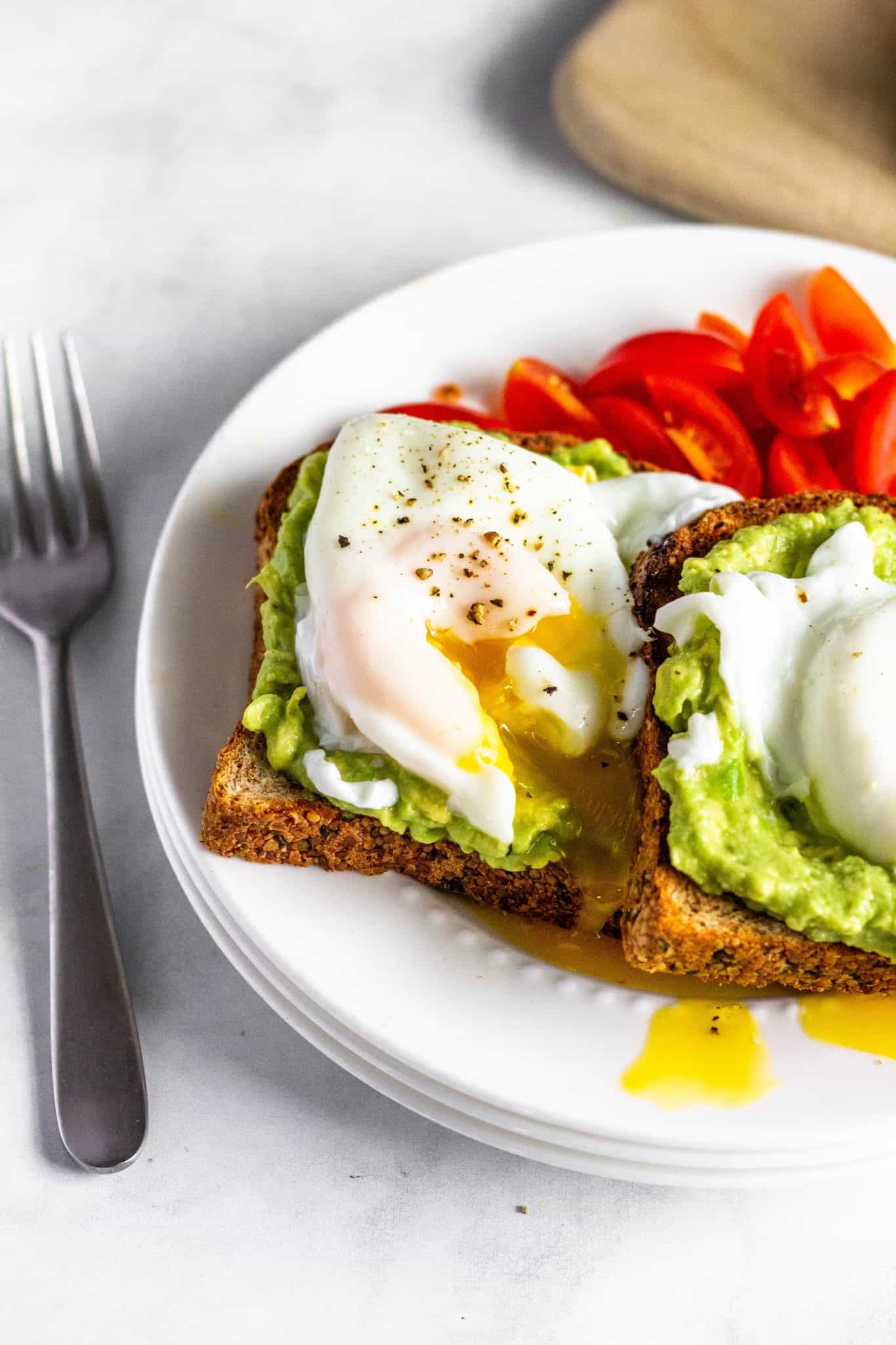 Smashed Avocado Toast with Poached Egg #brainhealth #tararochfordnutrition