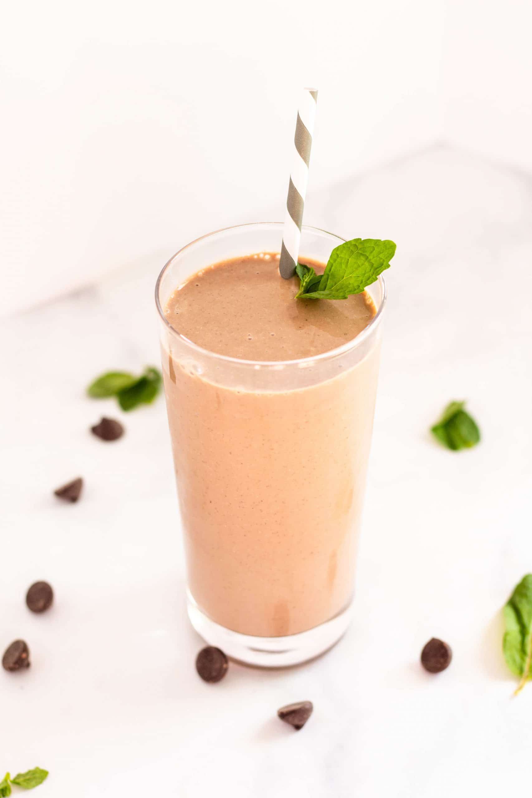 Healthy Thin Mint Smoothie | Tara Rochford Nutrition #tararochfordnutrition #thinmint #smoothie