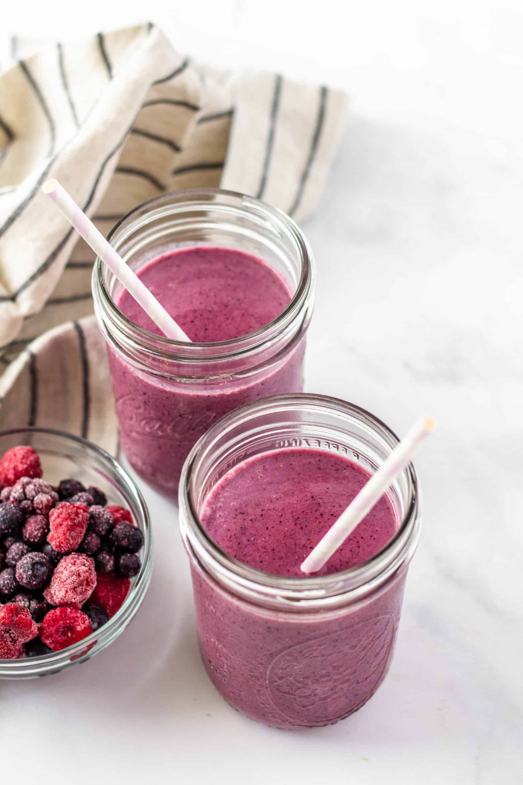 Mixed Berry Smoothie with Kefir #smoothierecipe #glutenfreerecipe #healthysmoothie