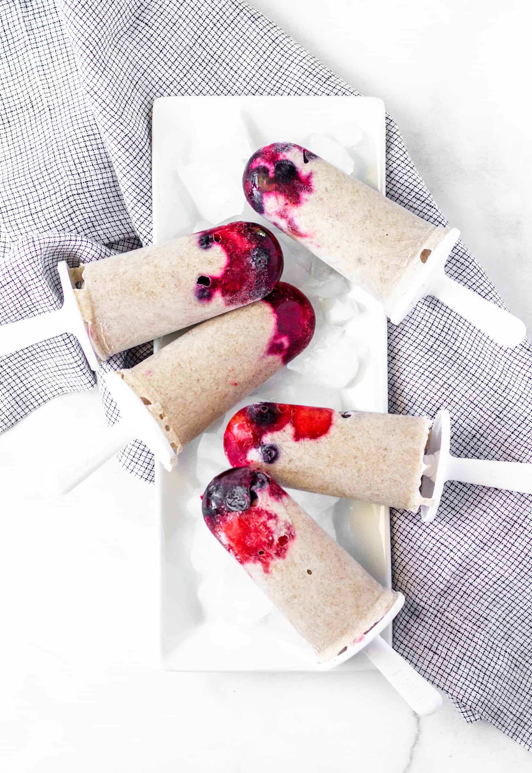 Berry Greek Yogurt Popsicles #berrypopsicle #healthypopsicle #glutenfree