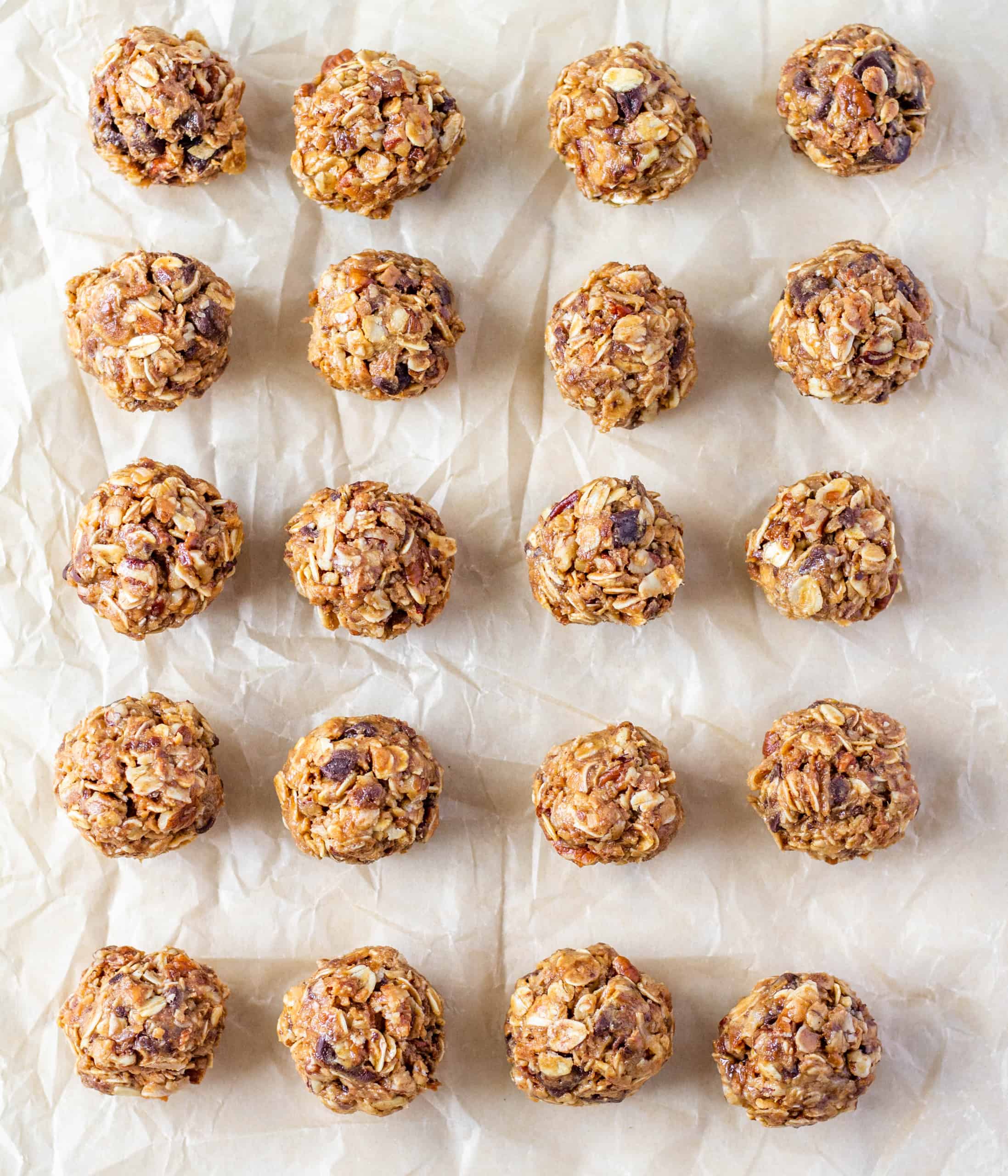 Oatmeal Coconut Chocolate Energy Bites #energybites #lowfodmap #tararochfordnutrition