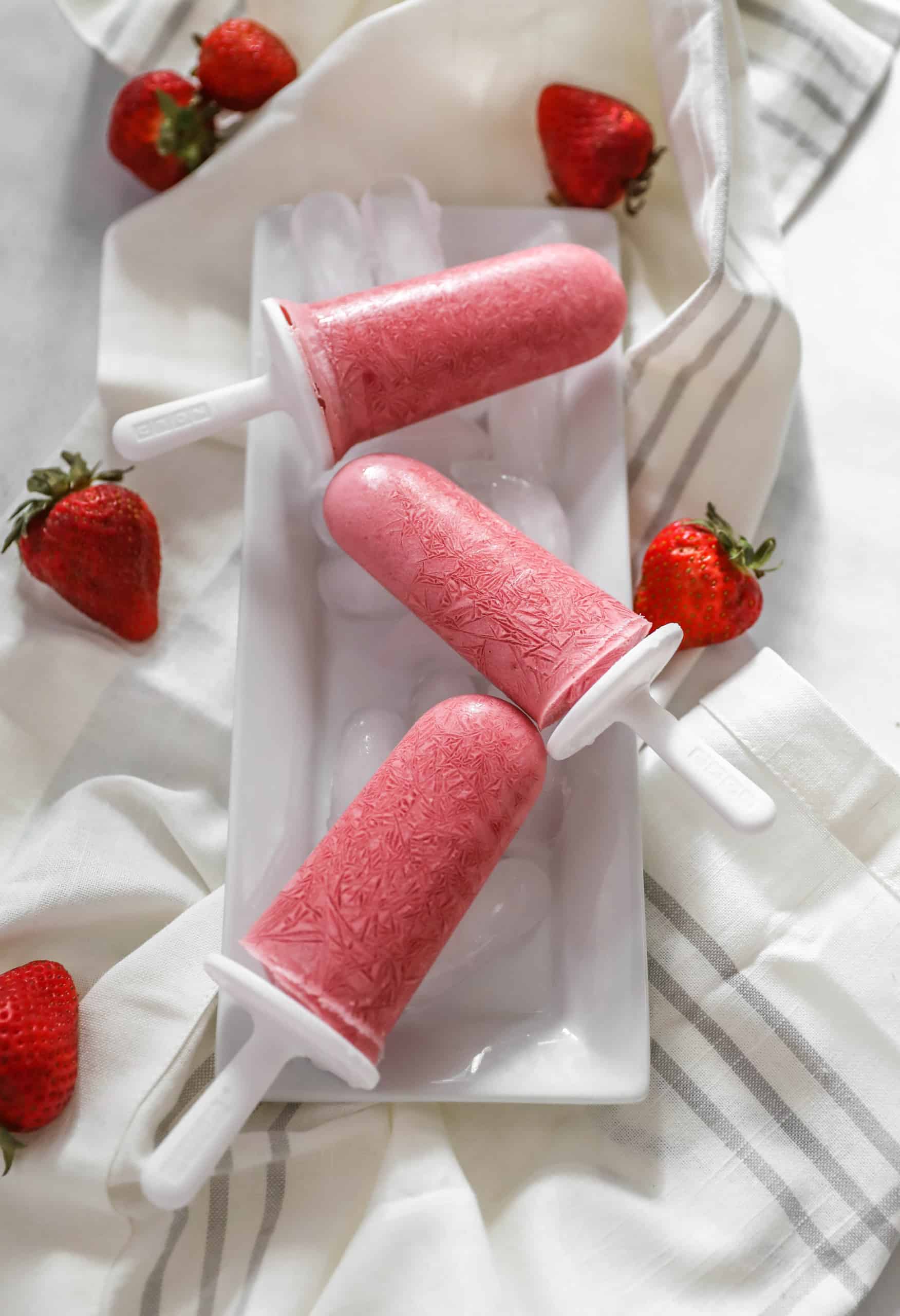 Strawberry Greek Yogurt Popsicles #popsiclerecipe #healthyrecipe