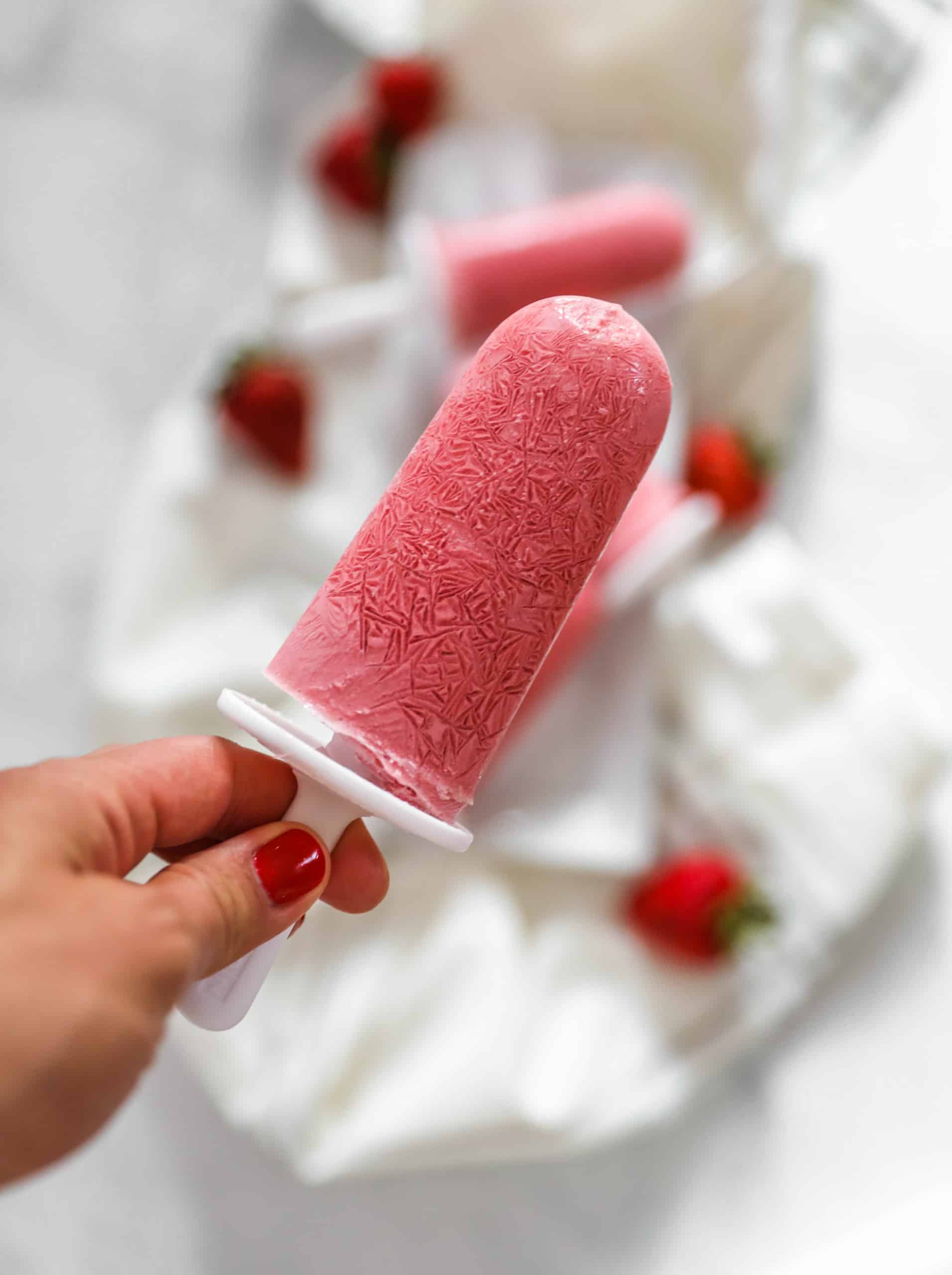 Strawberry Greek Yogurt Popsicles #popsiclerecipe #healthyrecipe