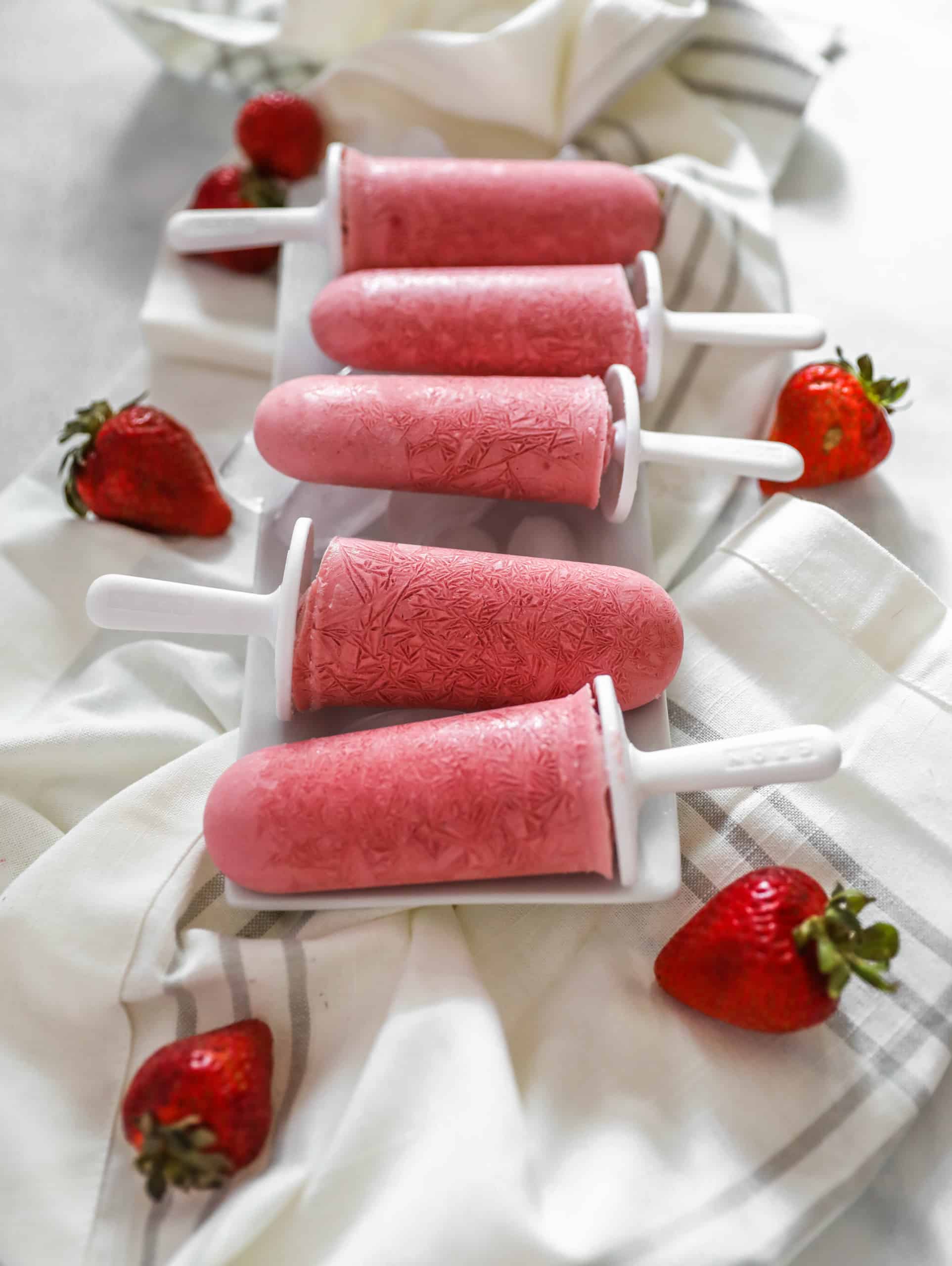 Strawberry Greek Yogurt Popsicles #popsiclerecipe #healthyrecipe