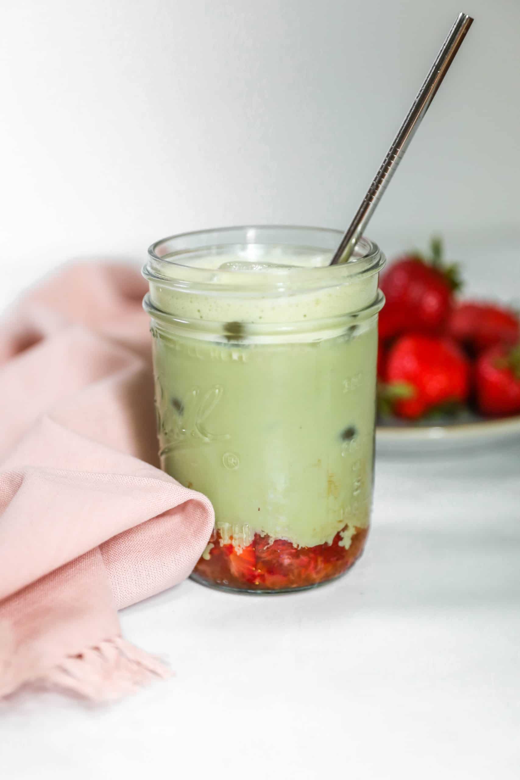 Iced Strawberry Matcha Latte #matchalatte #latterecipe