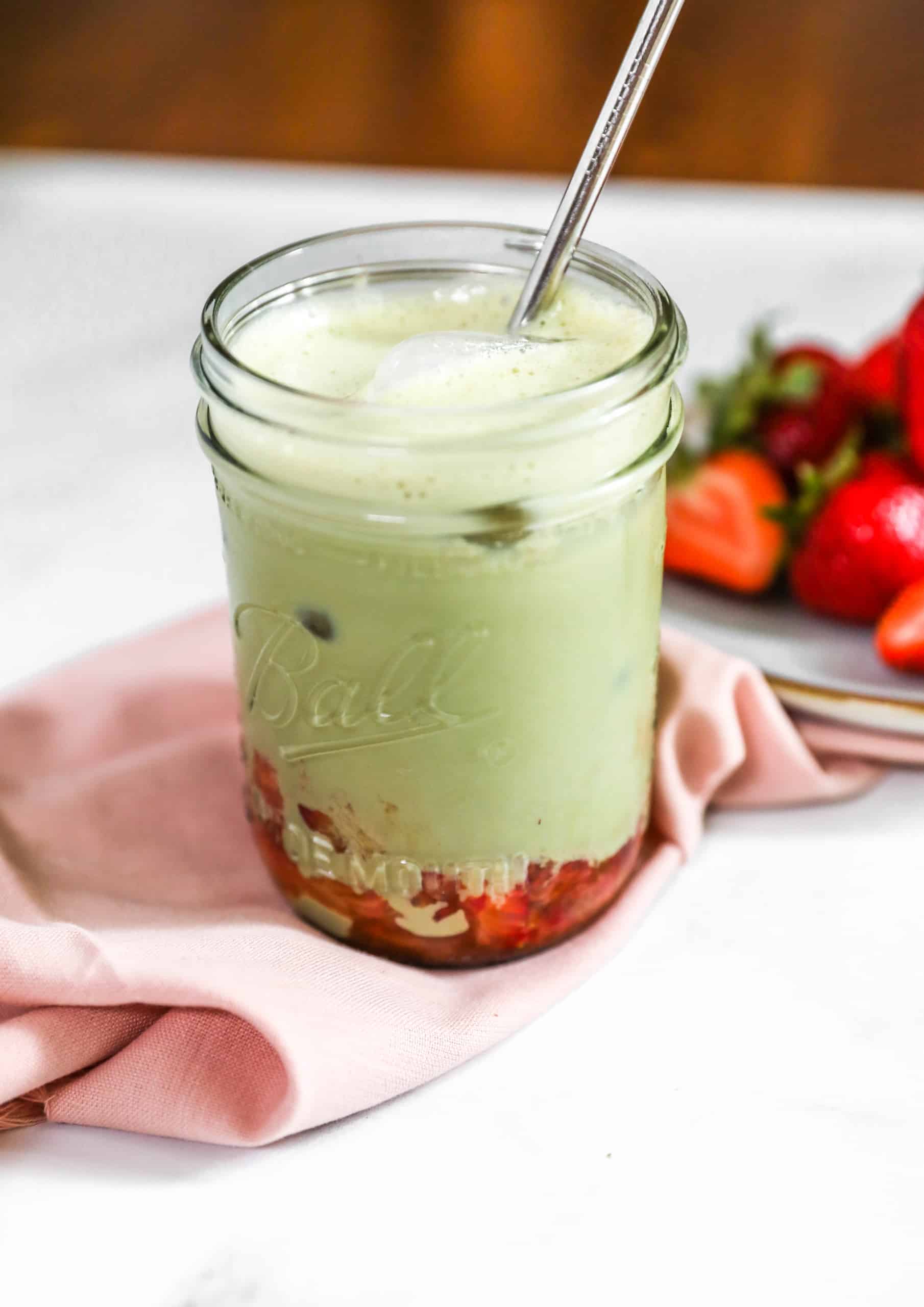 Iced Strawberry Matcha Latte #matchalatte #latterecipe