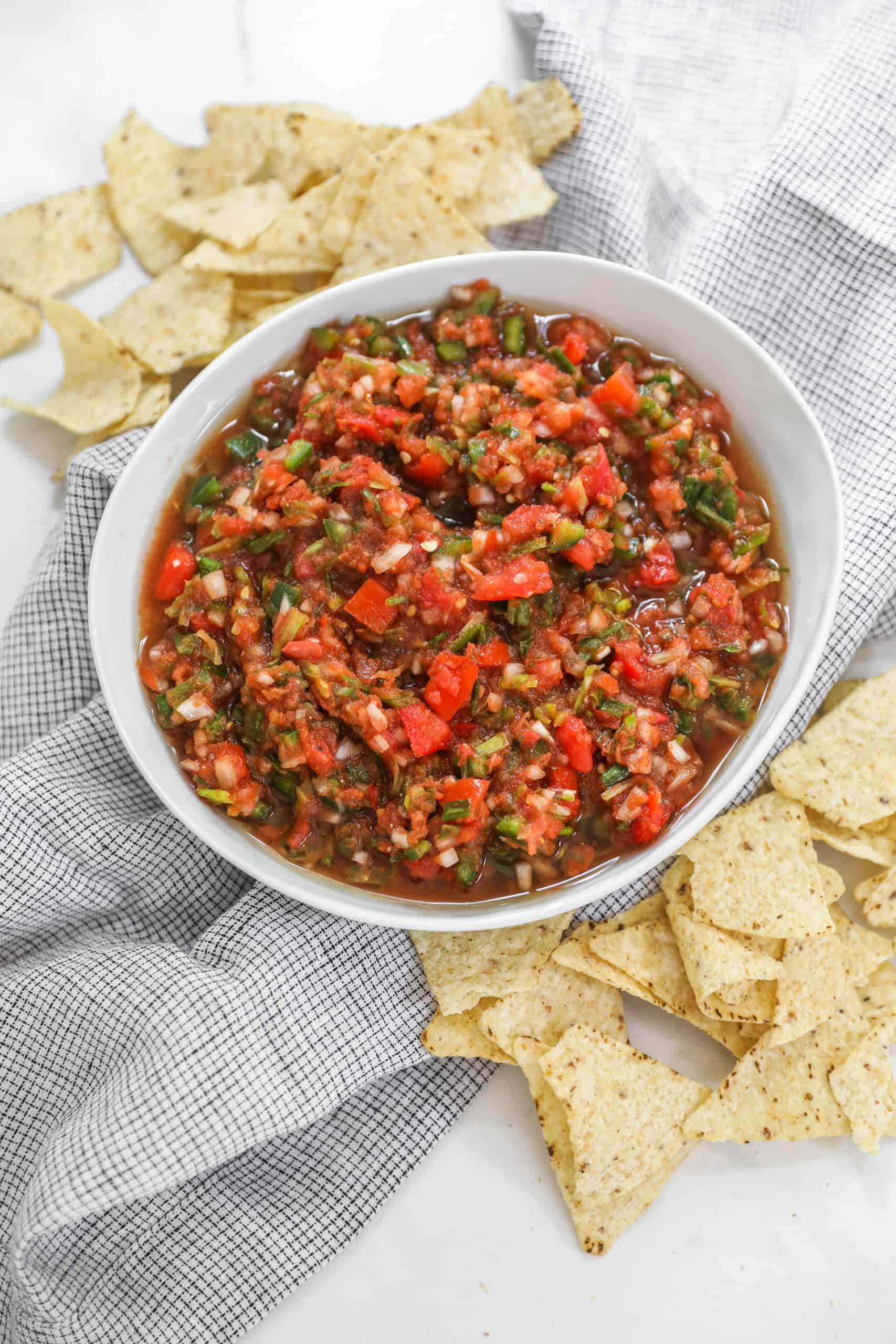 Mom's Fresh Salsa Recipe #salsarecipe #tararochfordnutrition