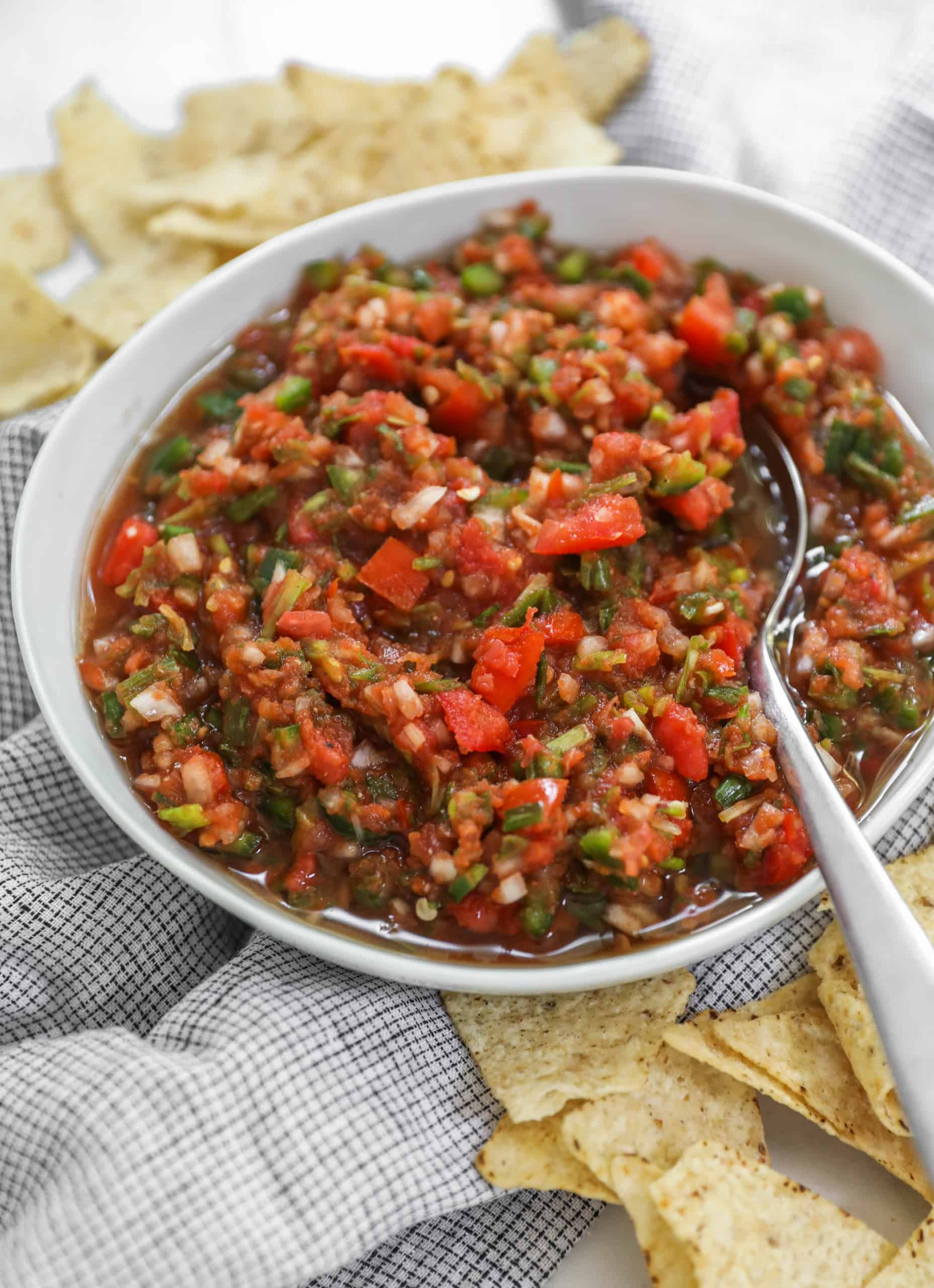 Mom's Fresh Salsa Recipe #salsarecipe #tararochfordnutrition