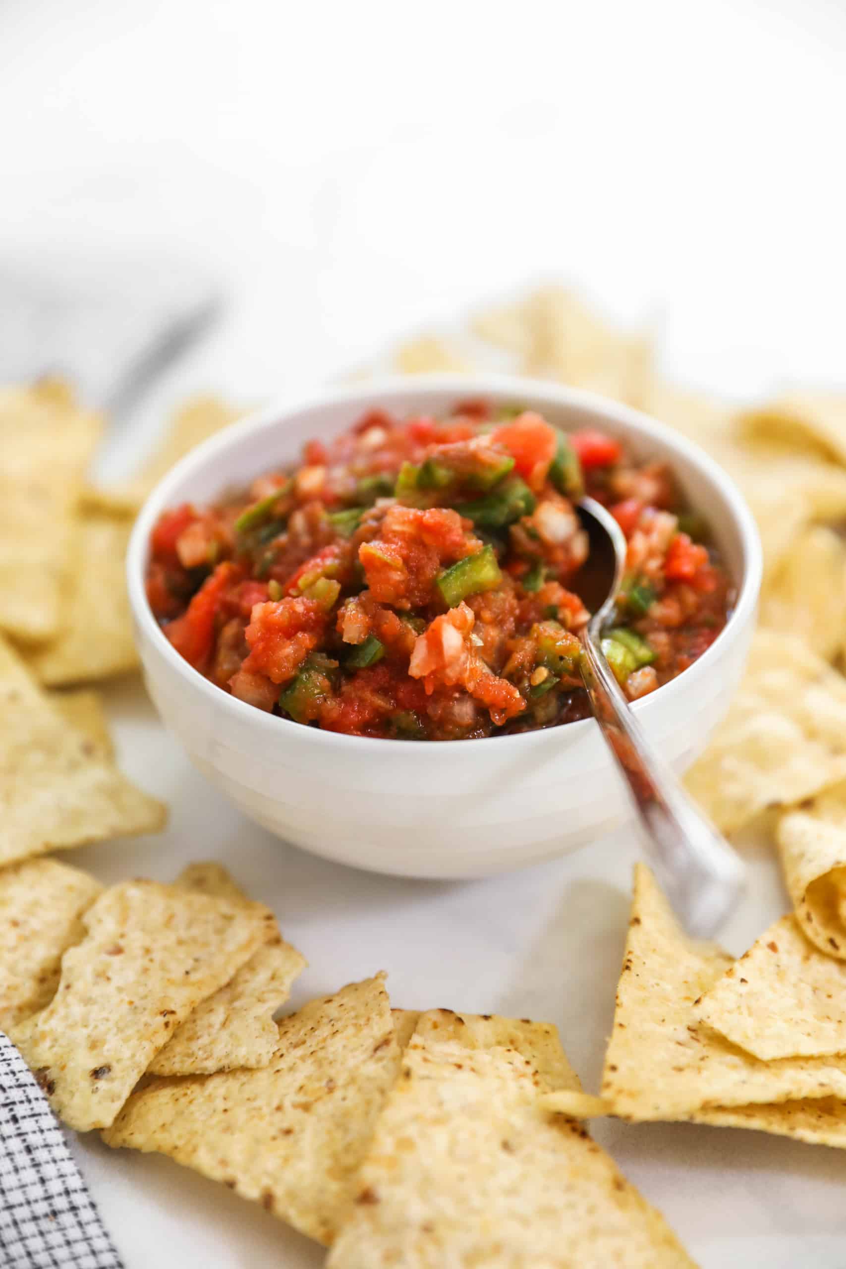 Mom's Fresh Salsa Recipe #salsarecipe #tararochfordnutrition