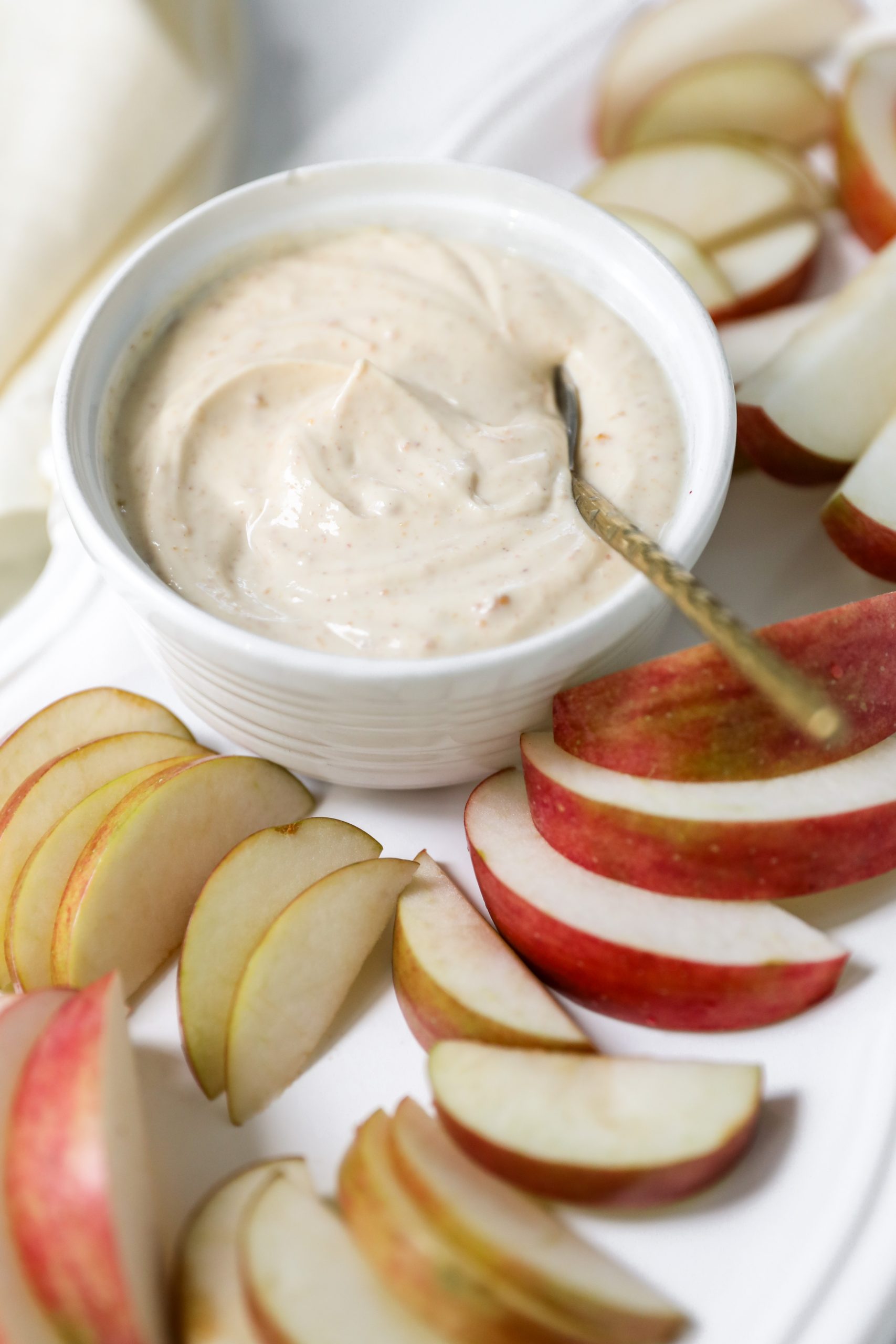 Greek Yogurt Apple Dip #tararochford #appleseason